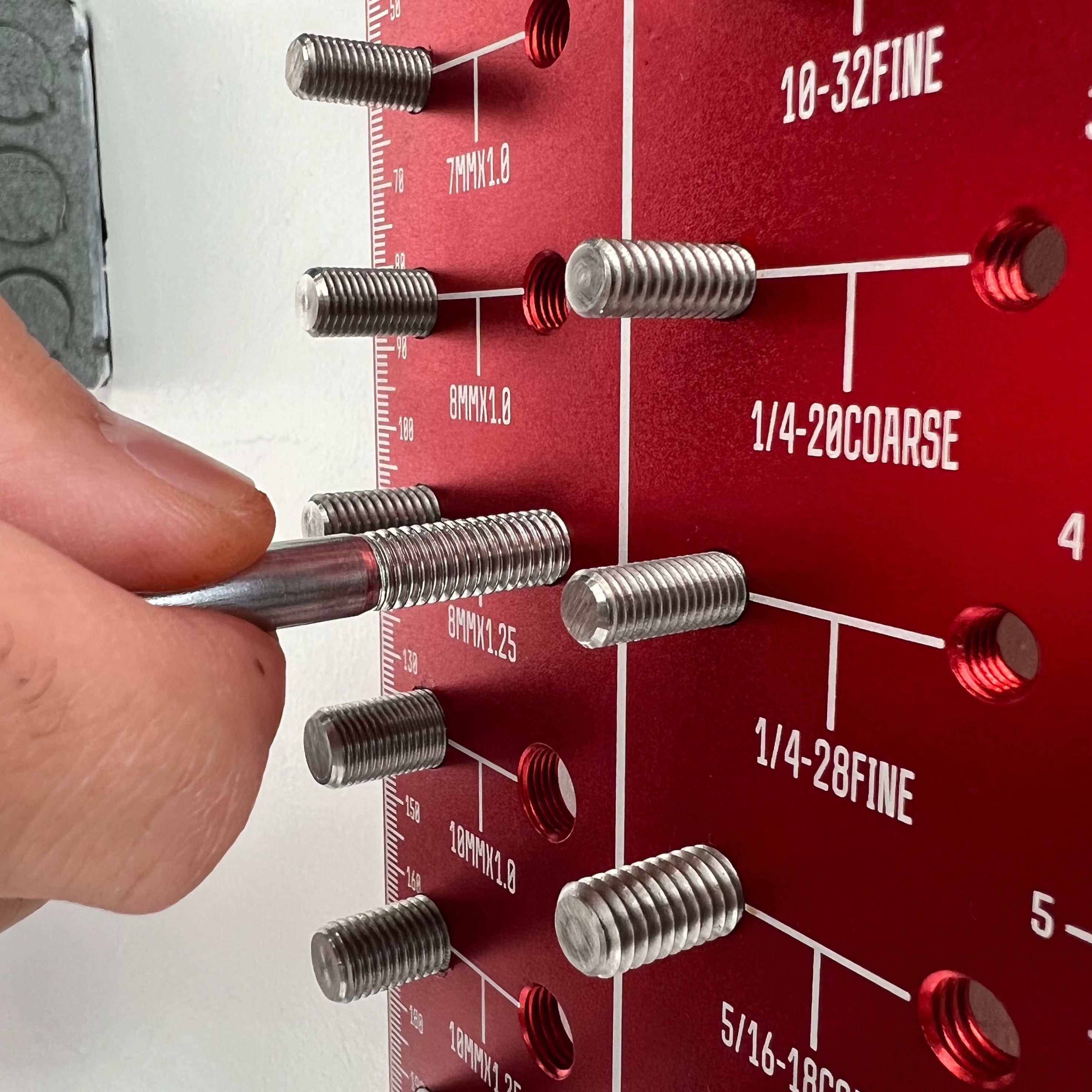 Magnetic 28 Thread Gauge Checker for Nuts and Bolts